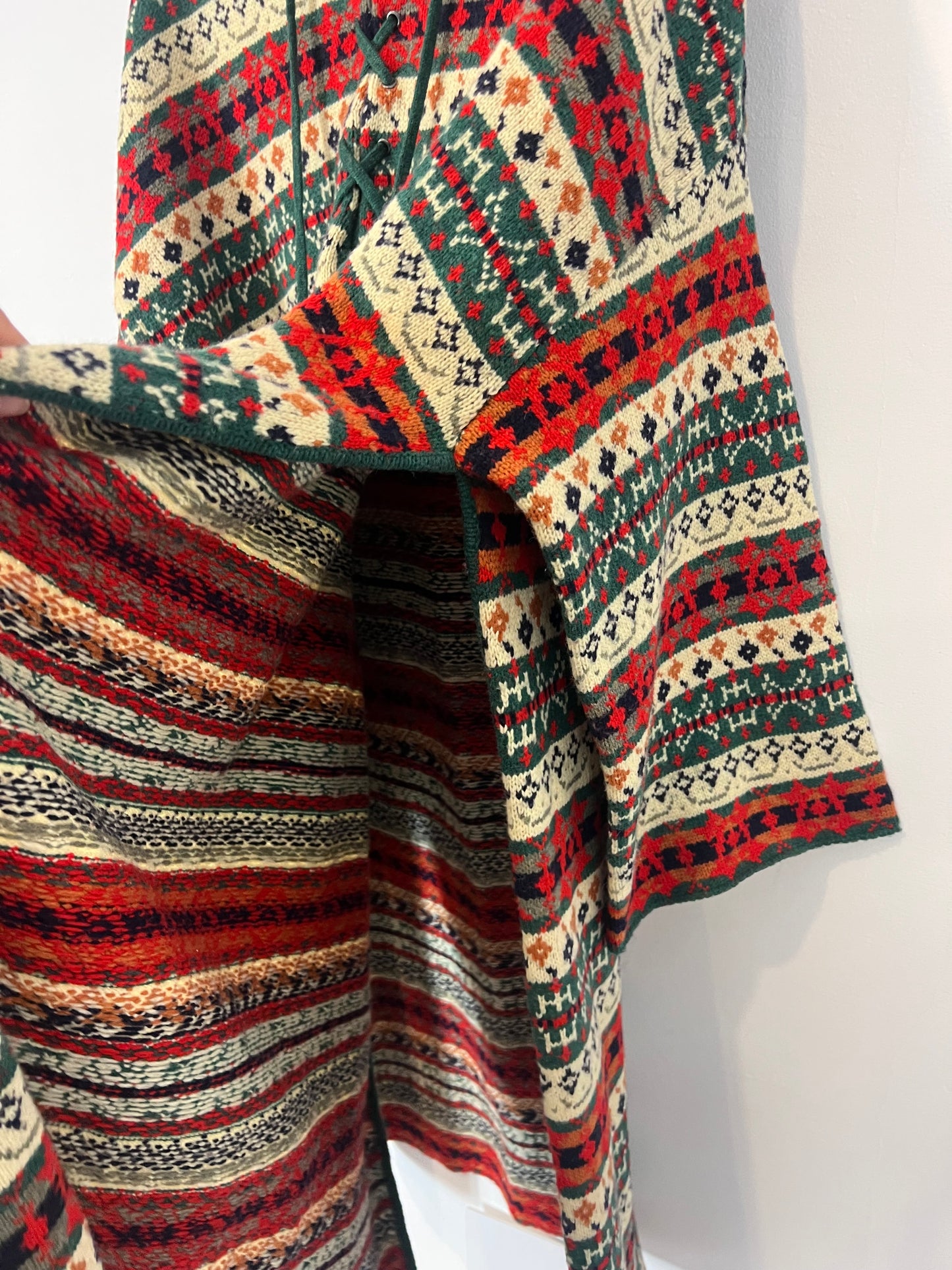 ZARA. Poncho/capa punto estampada T.s/m