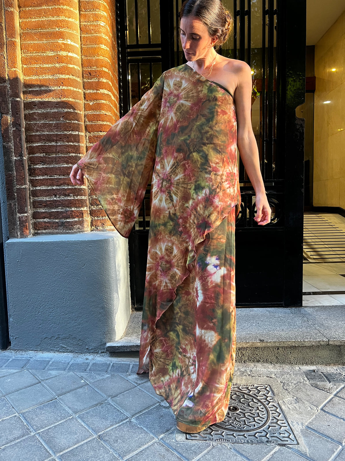 JUANAVELLANEDA X SEEIOU. Vestido asimétrico