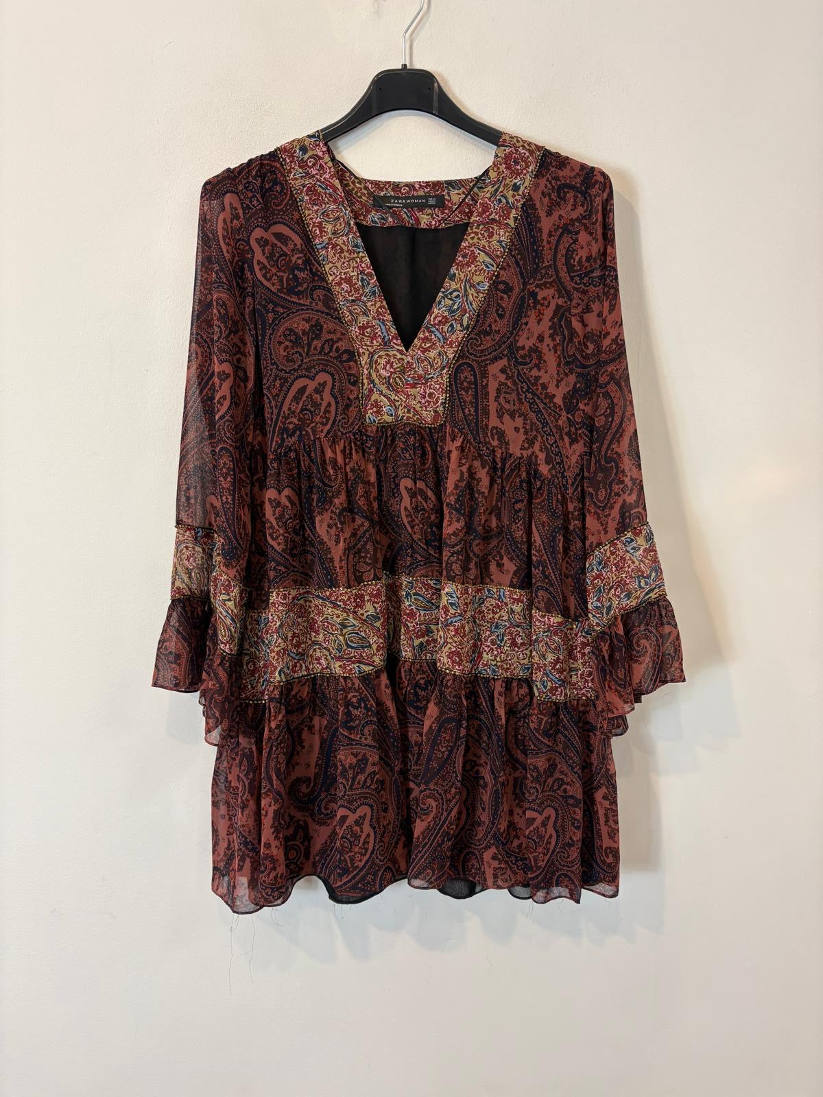 ZARA. Vestido corto estampado abalorios