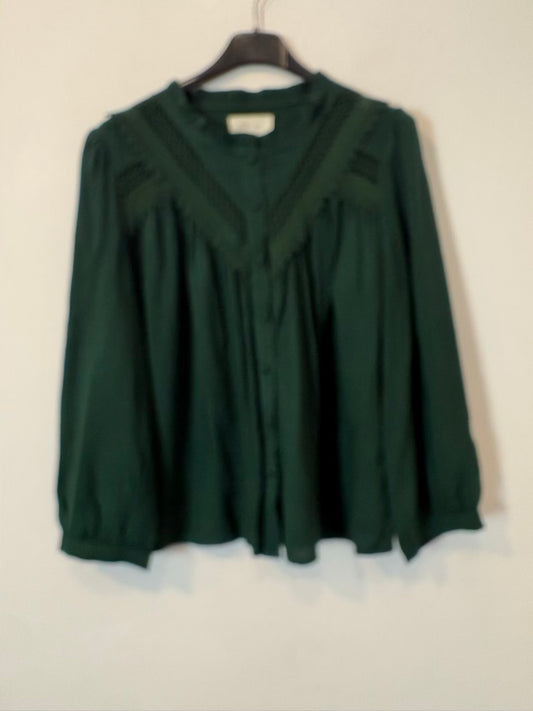 POLÍN ET MOI. Blusa verde fluida detalles
