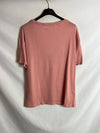 OTRAS. Camiseta rosa cuello pico. TM