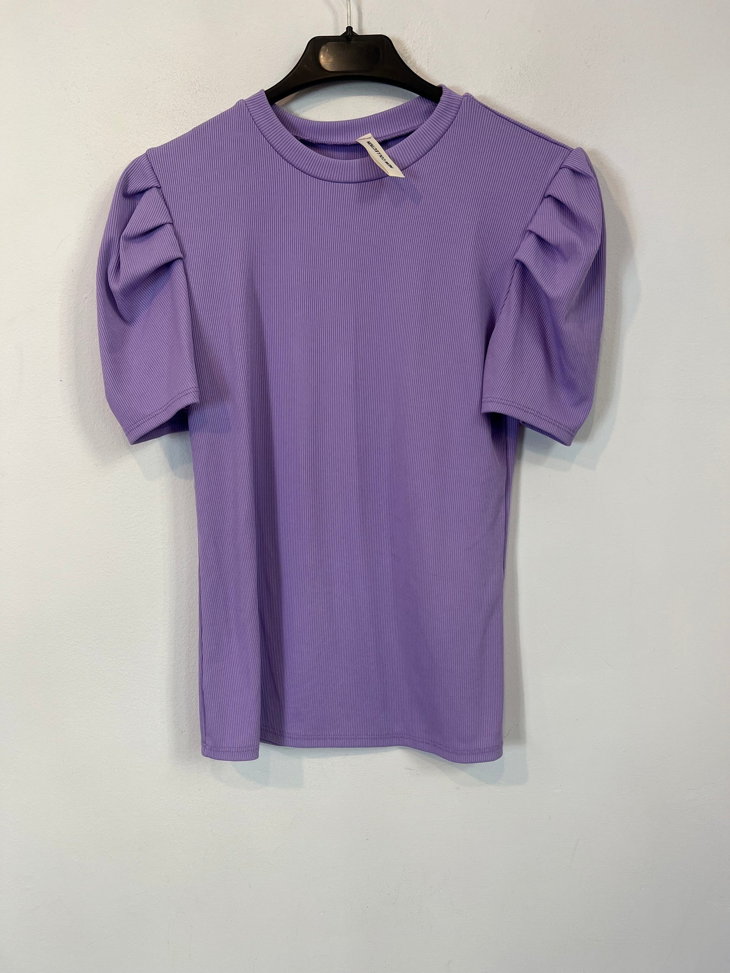 OTRAS. Top morado mangas Tu(S)
