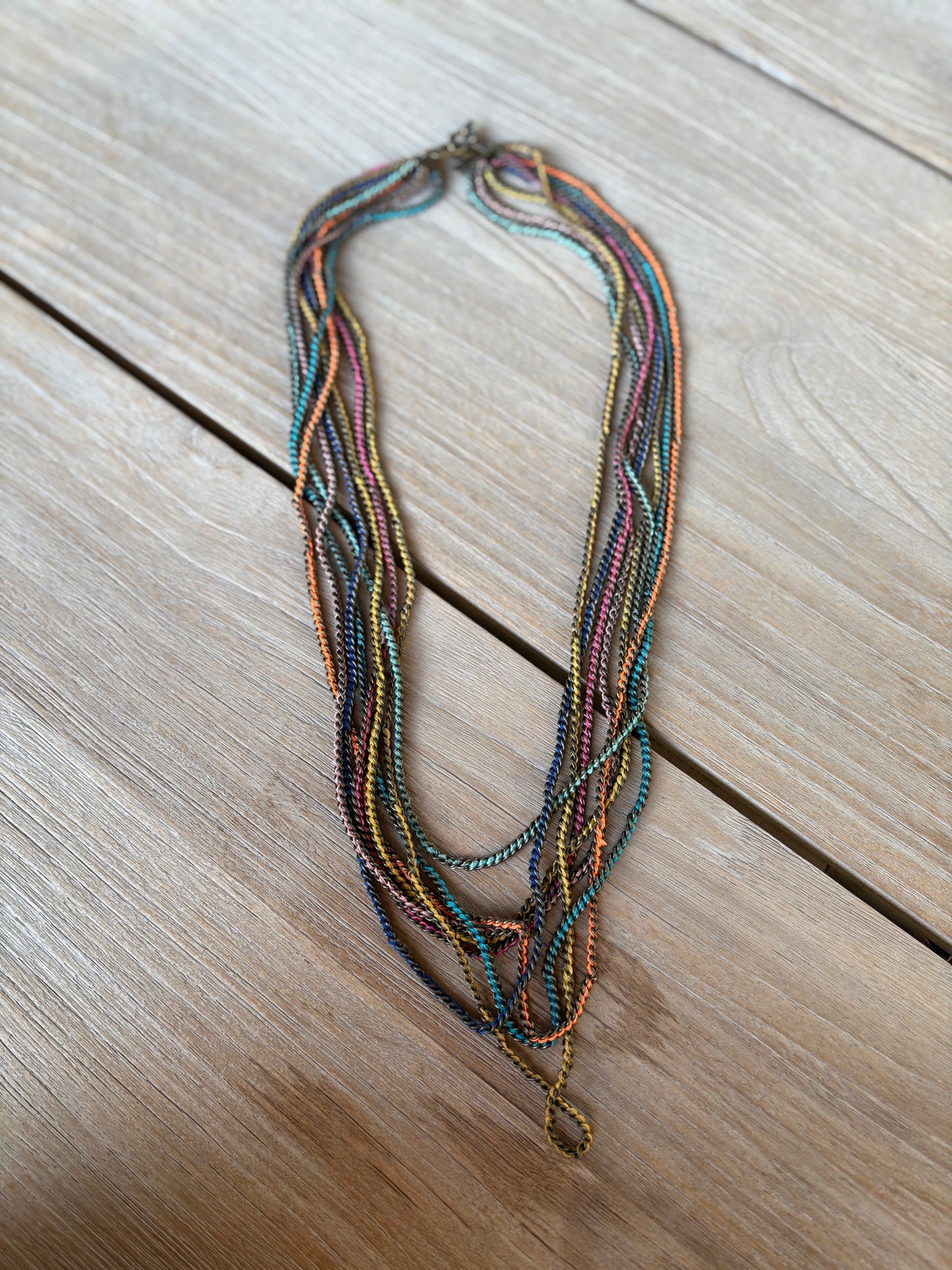 OTRAS. Collar cadenas colores