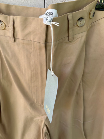 INTROPIA. Pantalón beige pinzas cintura ajustable