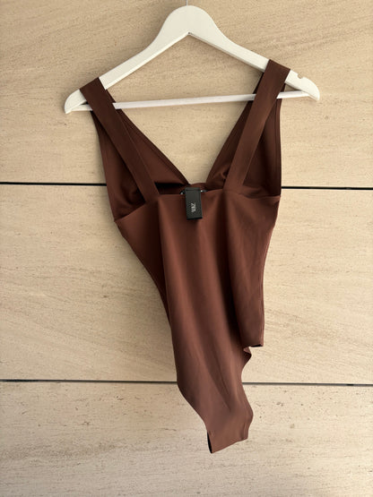 ZARA. Body marrón chocolate elástico. T S