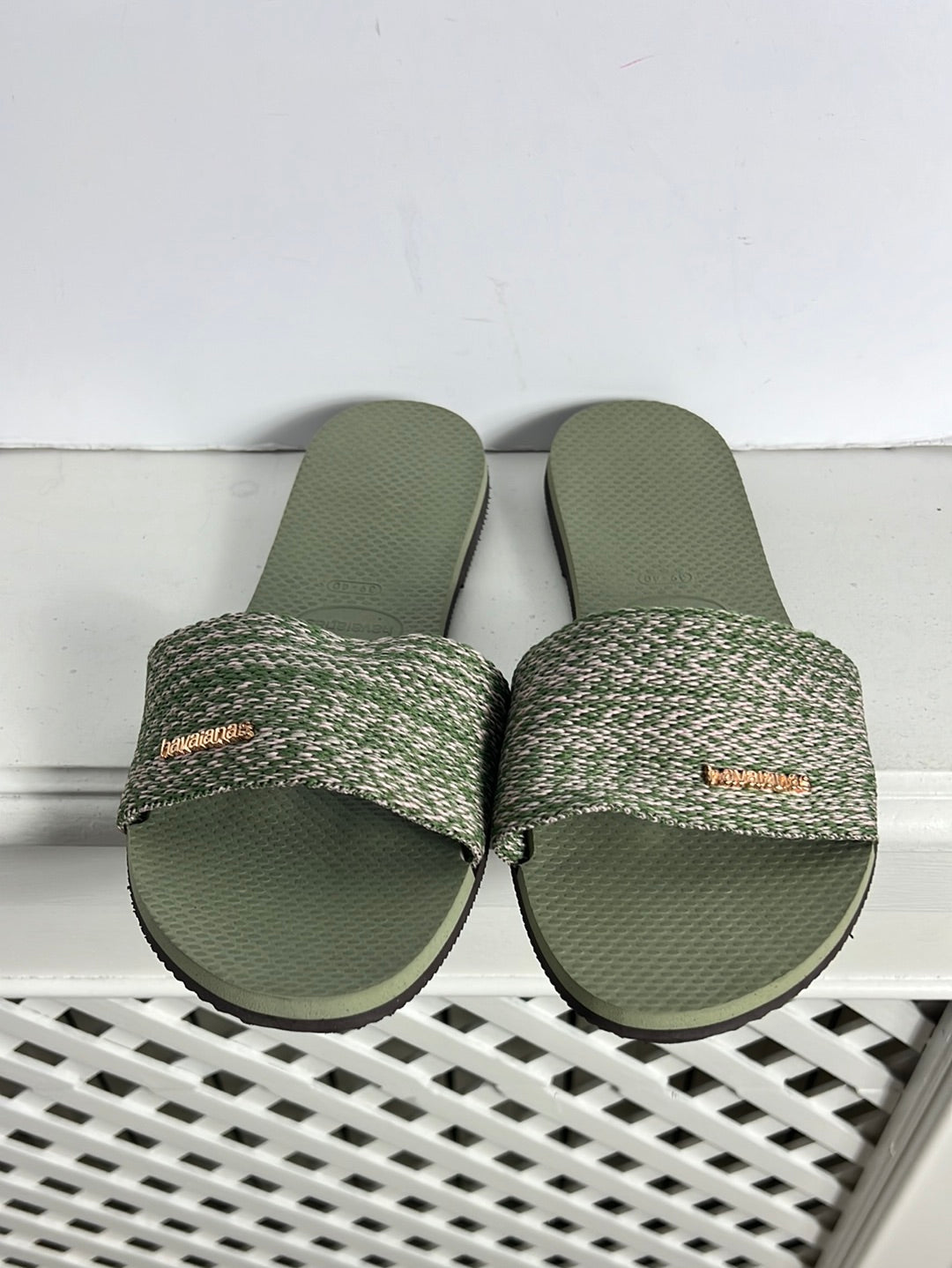 HAVAIANAS. Sandalia plana tira ancha. T 39-40