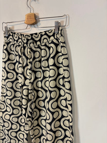 ZARA. Pantalón fluido estampado geométrico