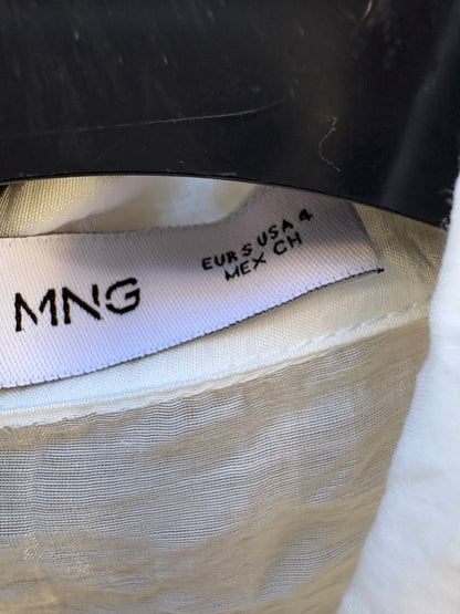 MANGO. Blusa textura volantes