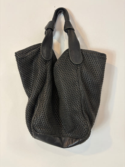UTERÜE. Bolso negro piel shopper