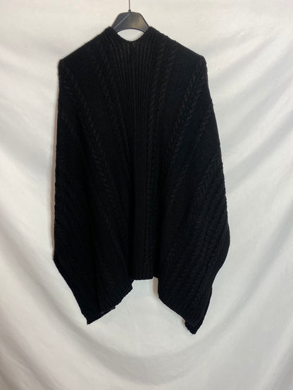 STRADIVARIUS. Cape-style knit kimono. Tm