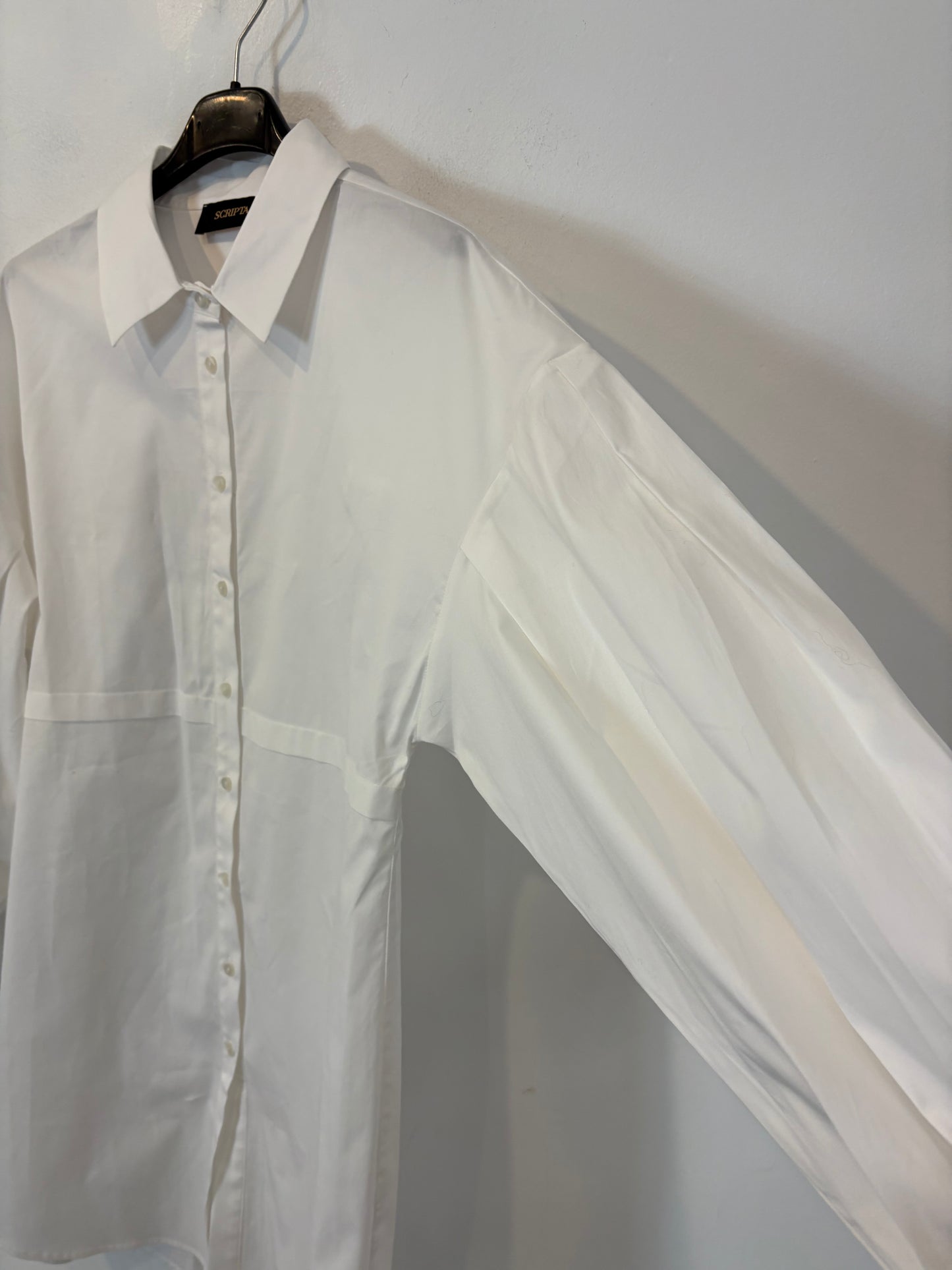 SCRIPTA. Camisa larga blanca