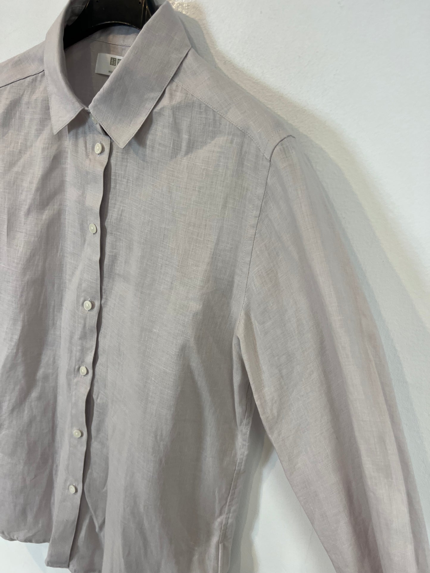 UNIQLO. Camisa lino malva claro. TXS