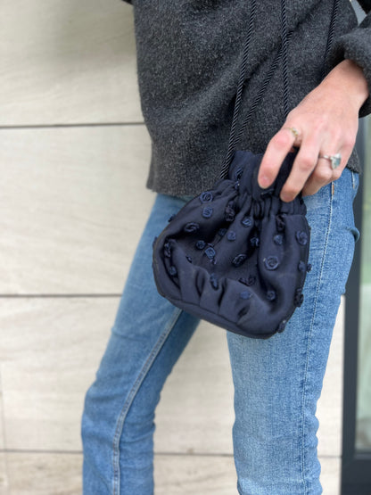 DRAP DIFUSSION. Dark blue bucket-style bag