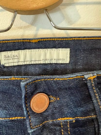 SALSA. Denim ligeramente acampanado