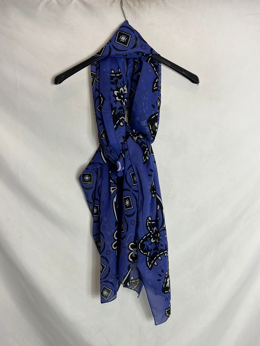 OTRAS. Pañuelo morado estampado