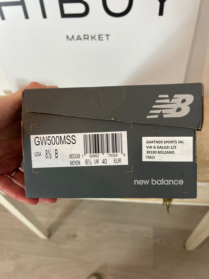 NEW BALANCE. Zapatillas plateadas logo. T 40