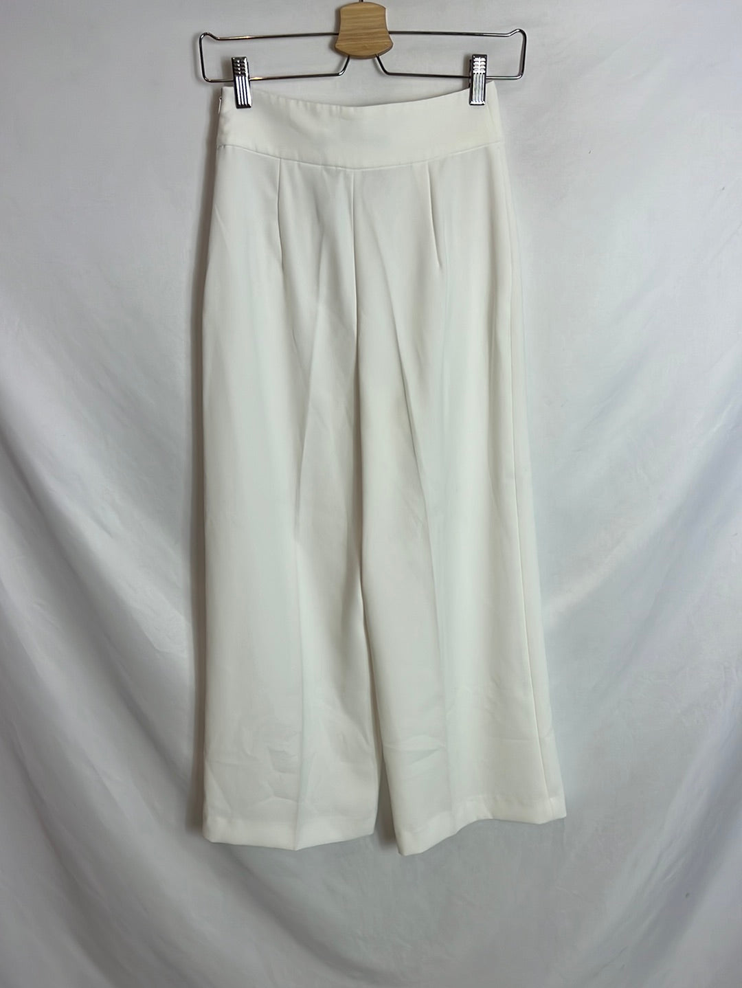 ZARA. Pantalón blanco fluido culotte. T XS