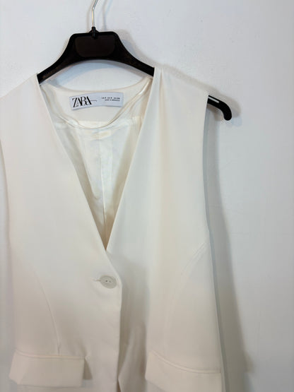 ZARA. Long, flowing white vest. TS
