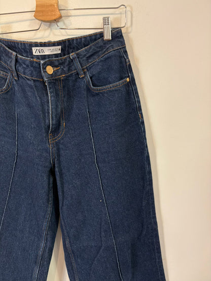 SESSÚN. Green corduroy trousers. Size 36