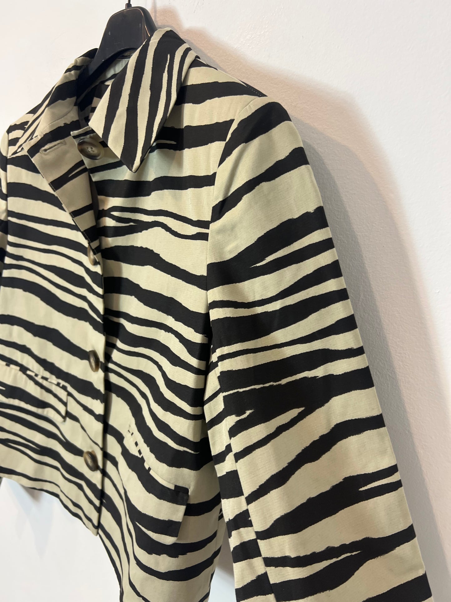 NAKD X  JOSEFINE HJ. Cazadora estampado cebra T.32 (S)