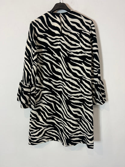 ADOLFO DOMINGUEZ. Vestido corto bicolor detalle manga. T 36