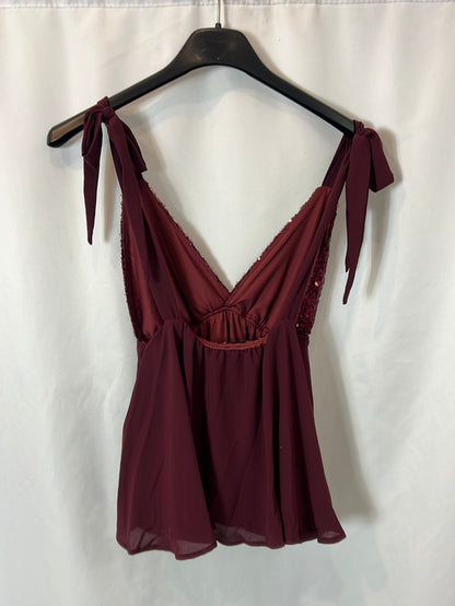 THE ARE. Burgundy top with sequin details. XS/S