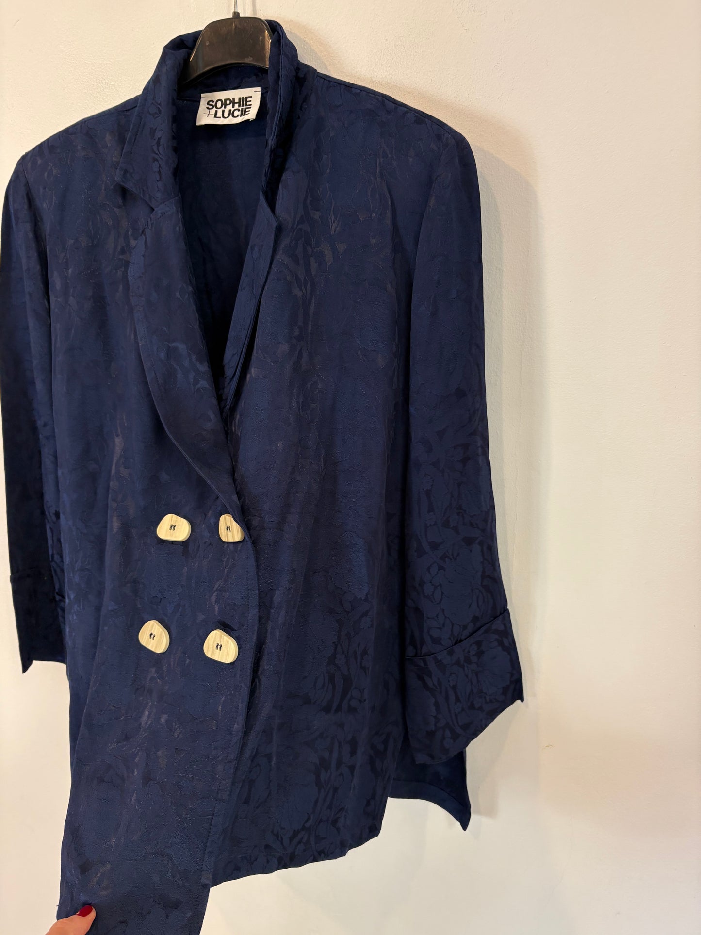SOPHIE & LUCIE. Total look botones retro marino