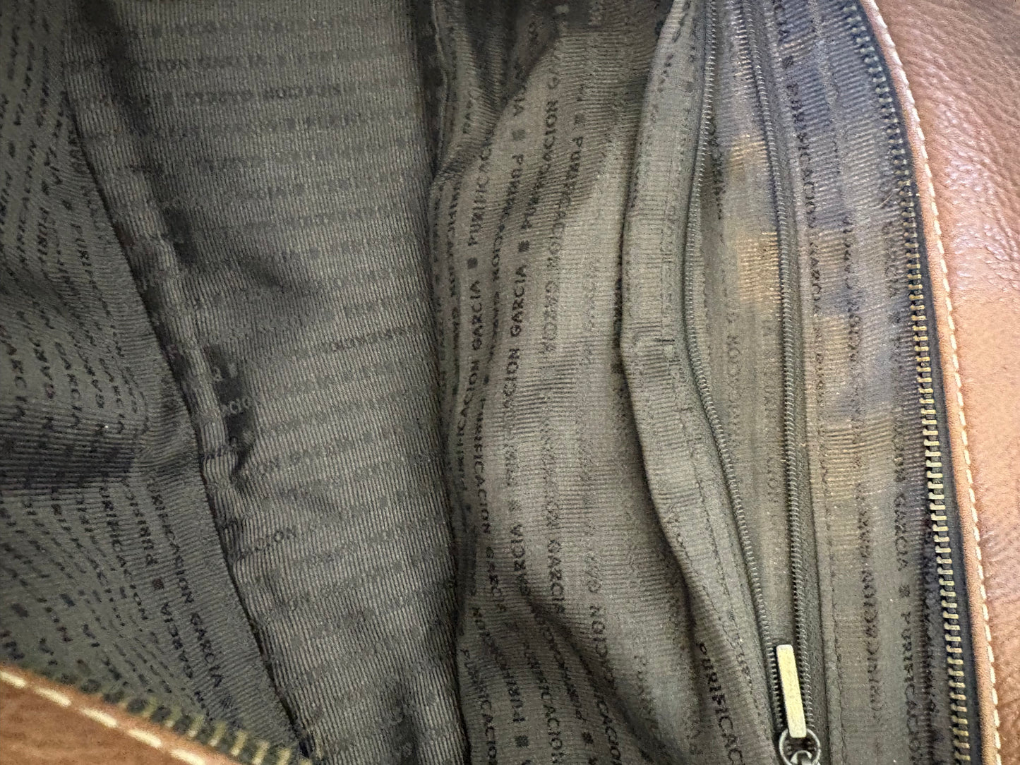 PURIFICACIÓN GARCIA. Bolos de hombro piel costuras