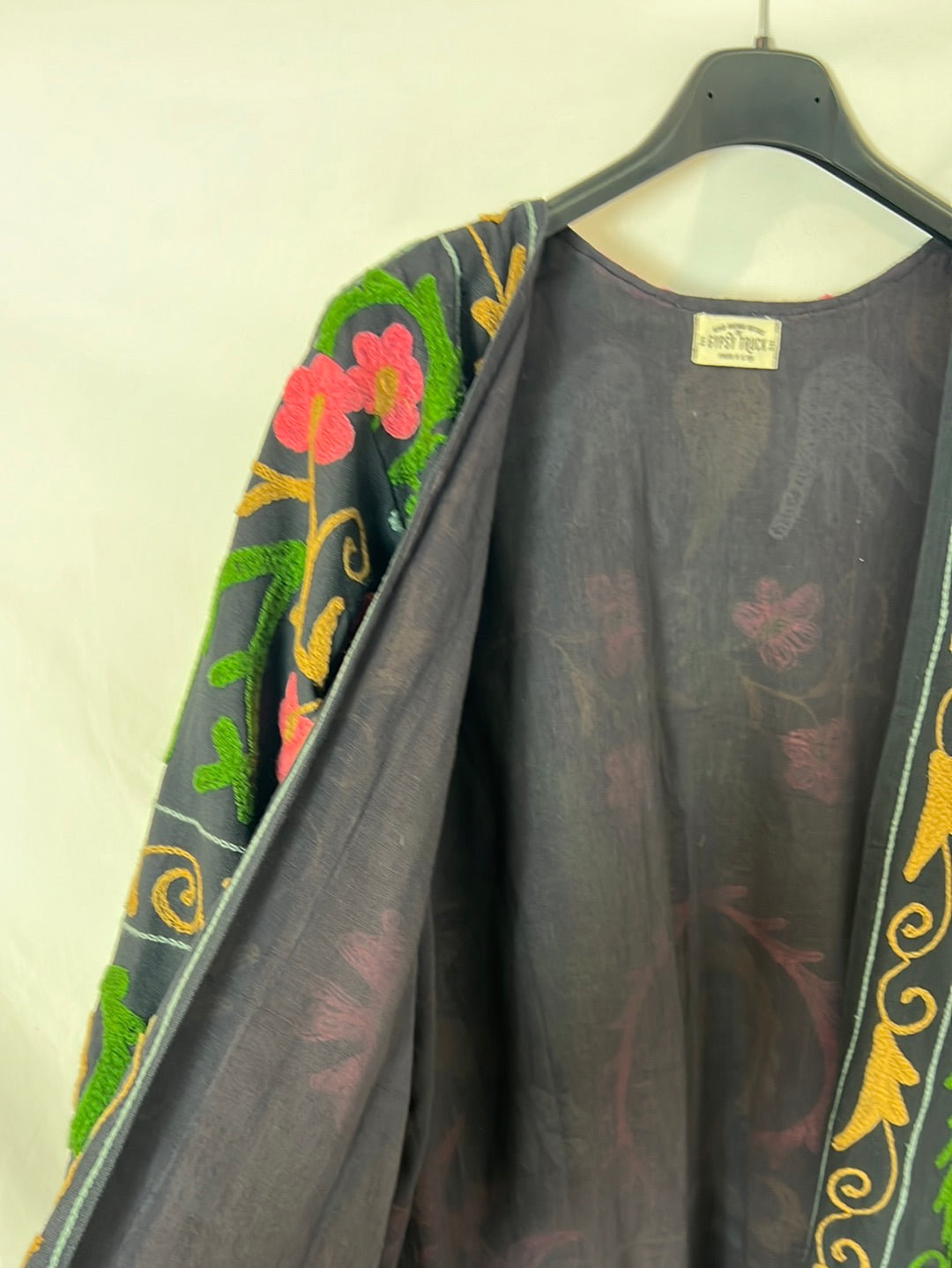 GYPSY TRUCK. Chaqueta/kimono bordados colores. T U
