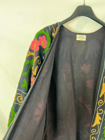 GYPSY TRUCK. Chaqueta/kimono bordados colores. T U