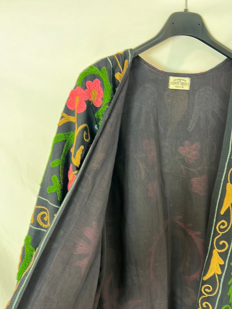 GYPSY TRUCK. Chaqueta/kimono bordados colores. T U