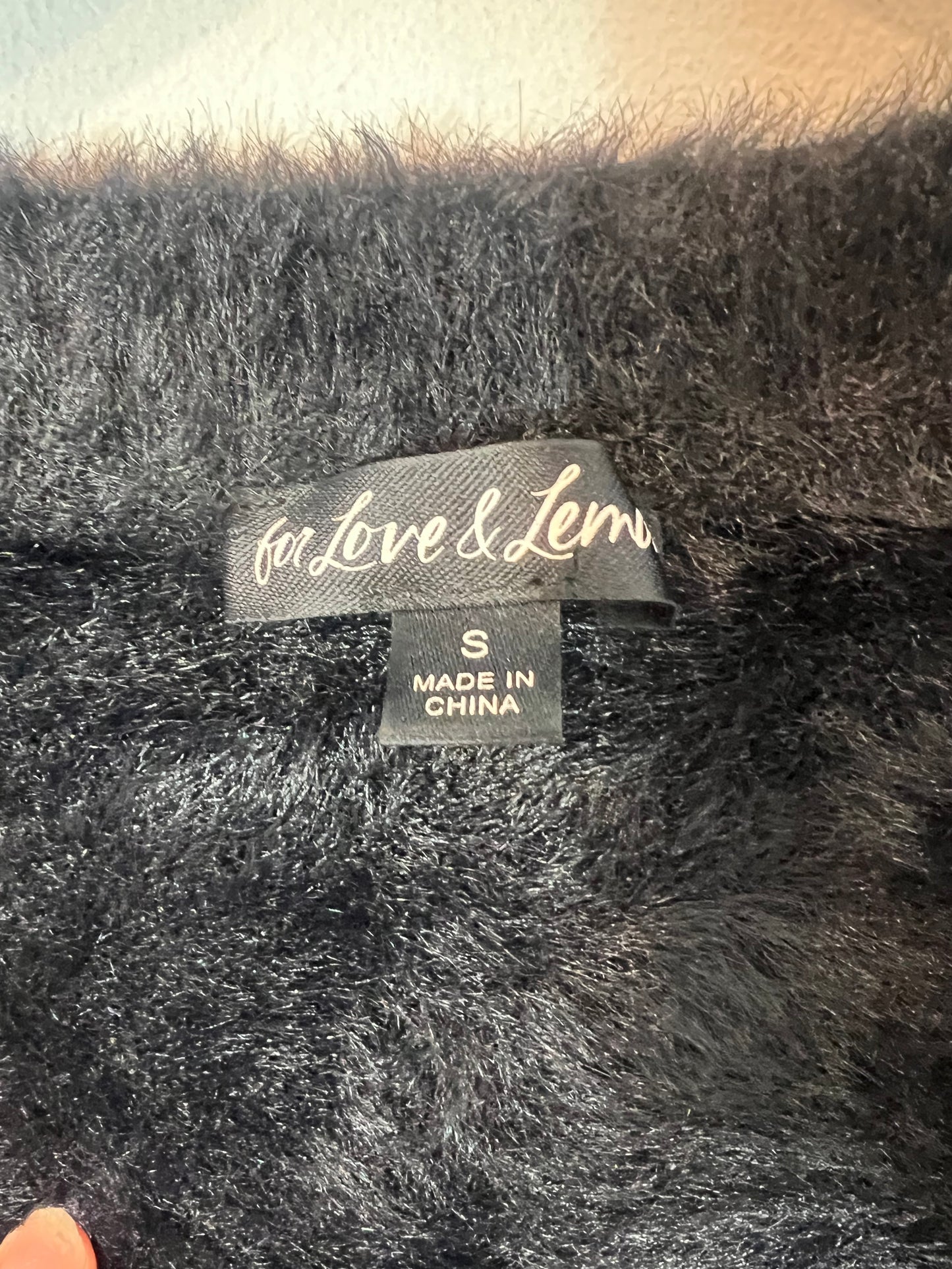 FOR LOVE & LEMONS. Top textura negro abotonado.. T S