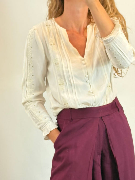 INTROPIA. Blusa beige fluida bordados