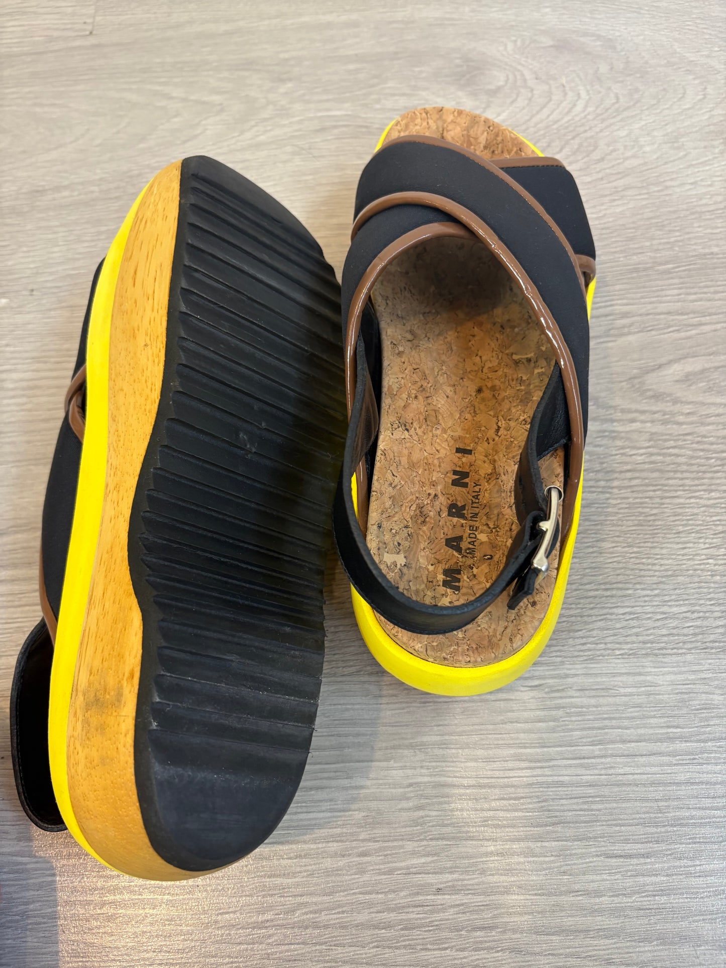MARNI. Sandalia plataforma modelo Fussbett