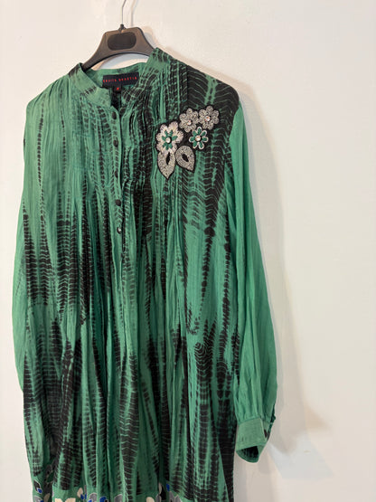 KAVITA BHARTIA. Vestido corto estampado