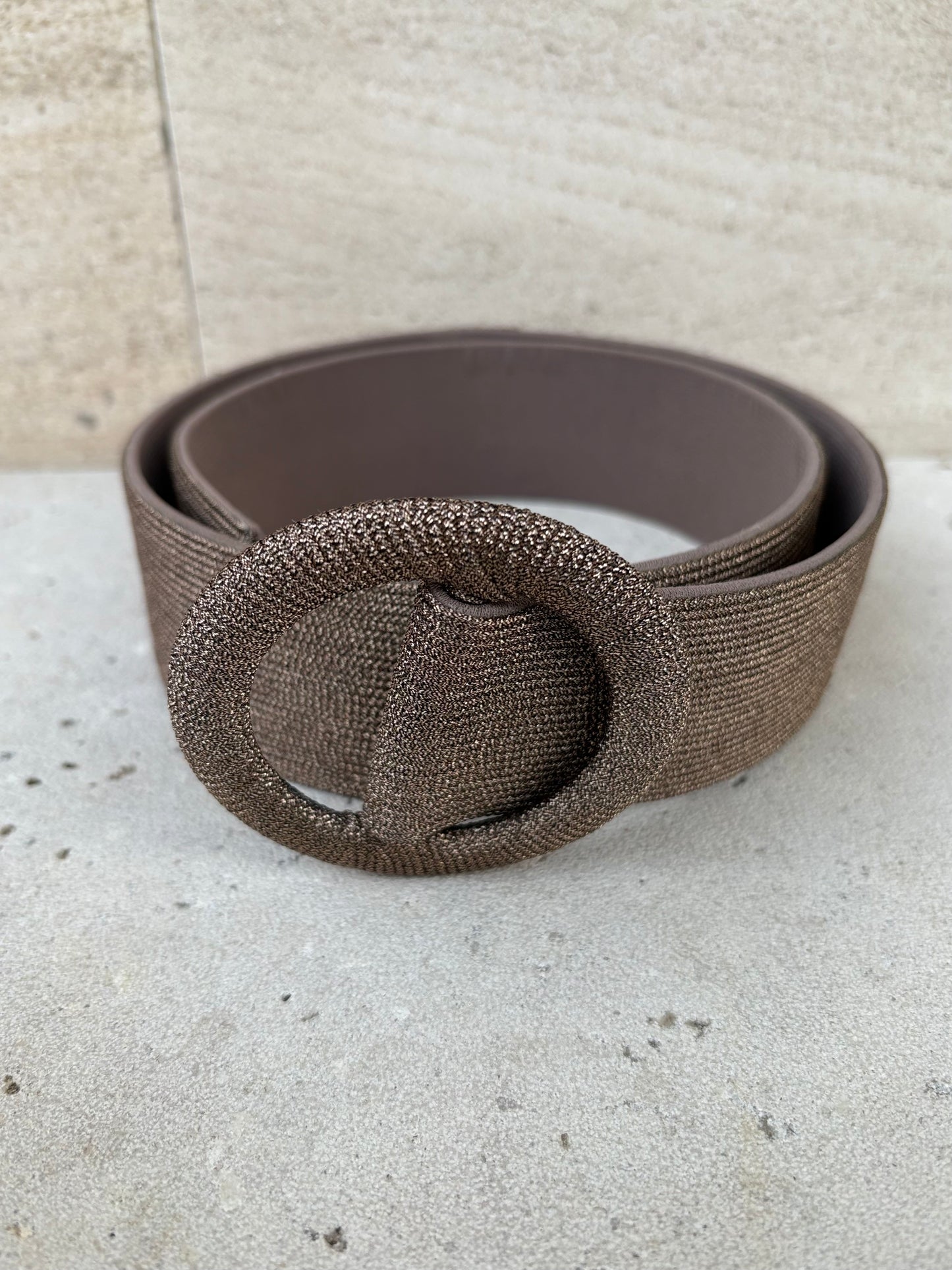 OTRAS. Cinturón ocre semirrígido textura. T L