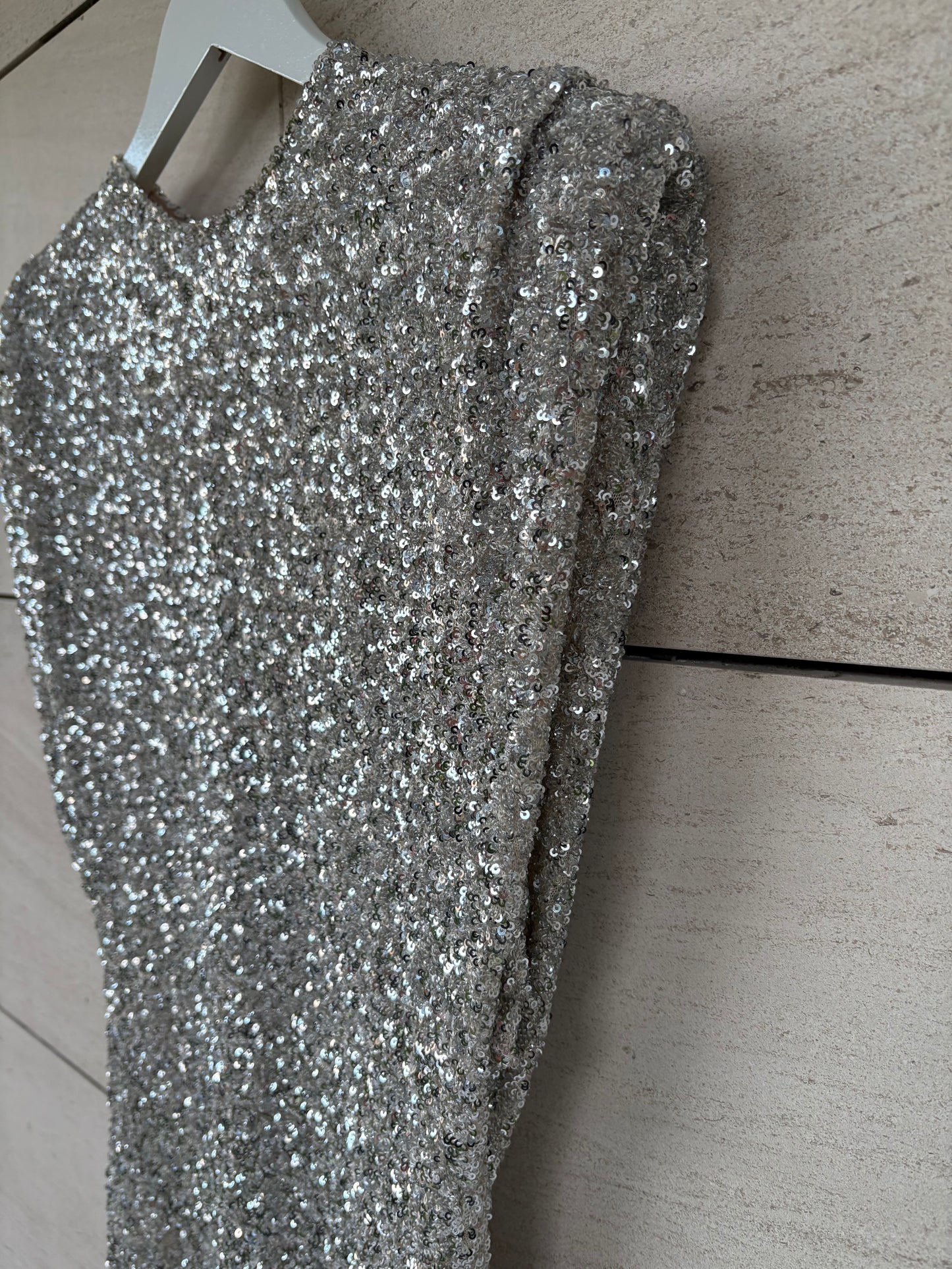 ZARA. Vestido corto lentejuelas hombreras