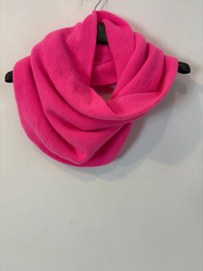J CREW. Cuello fucsia cashmere