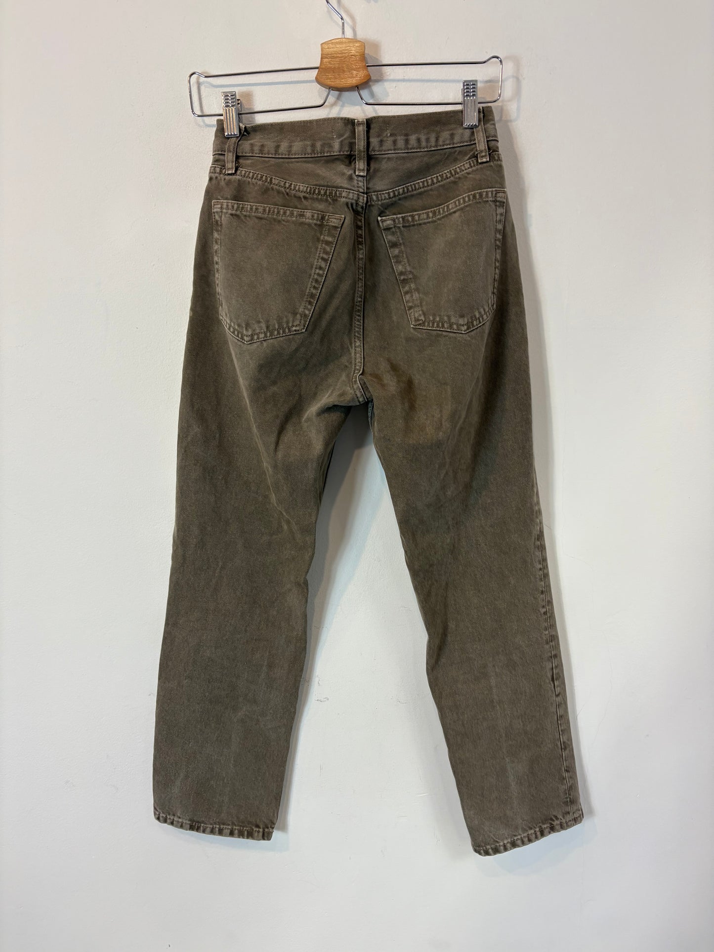 ZARA. Pantalón denim marrón