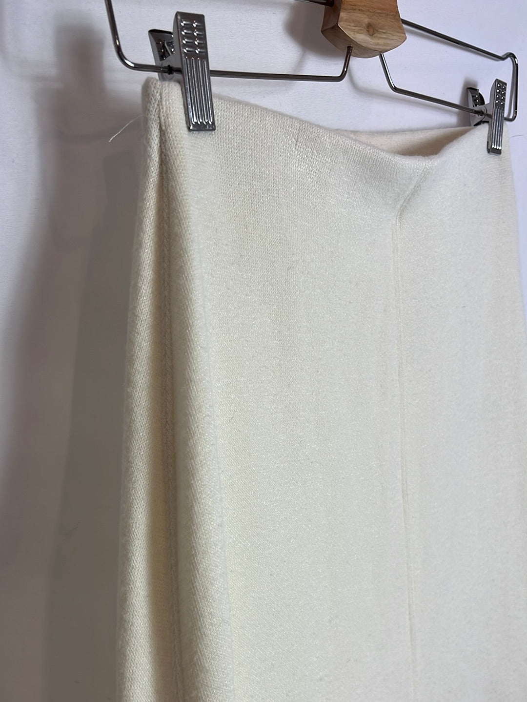 ZARA. Falda midi punto color crudo. T S