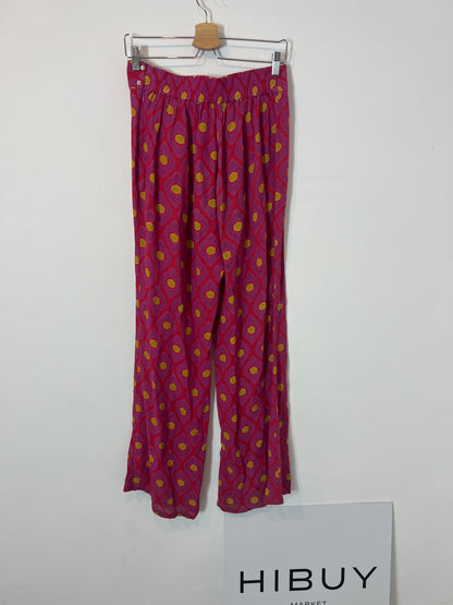 NÍCOLI. Pantalón  pata ancha estampado rosas. T 18 (S)