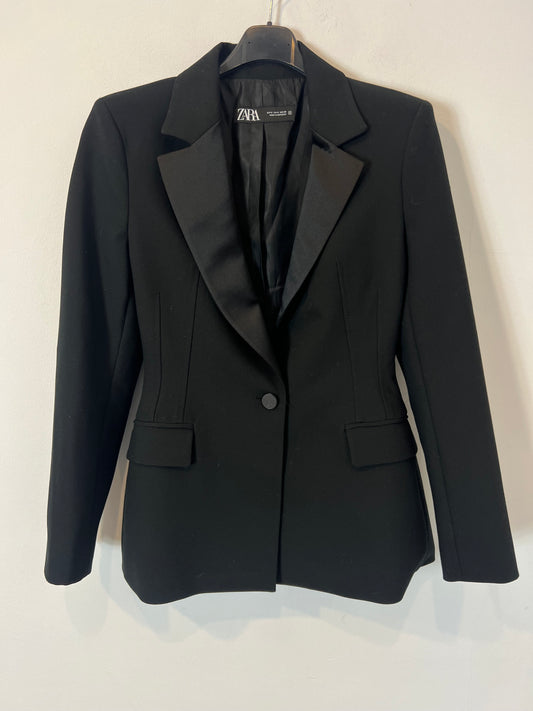 ZARA. Black blazer with satin lapel. TS