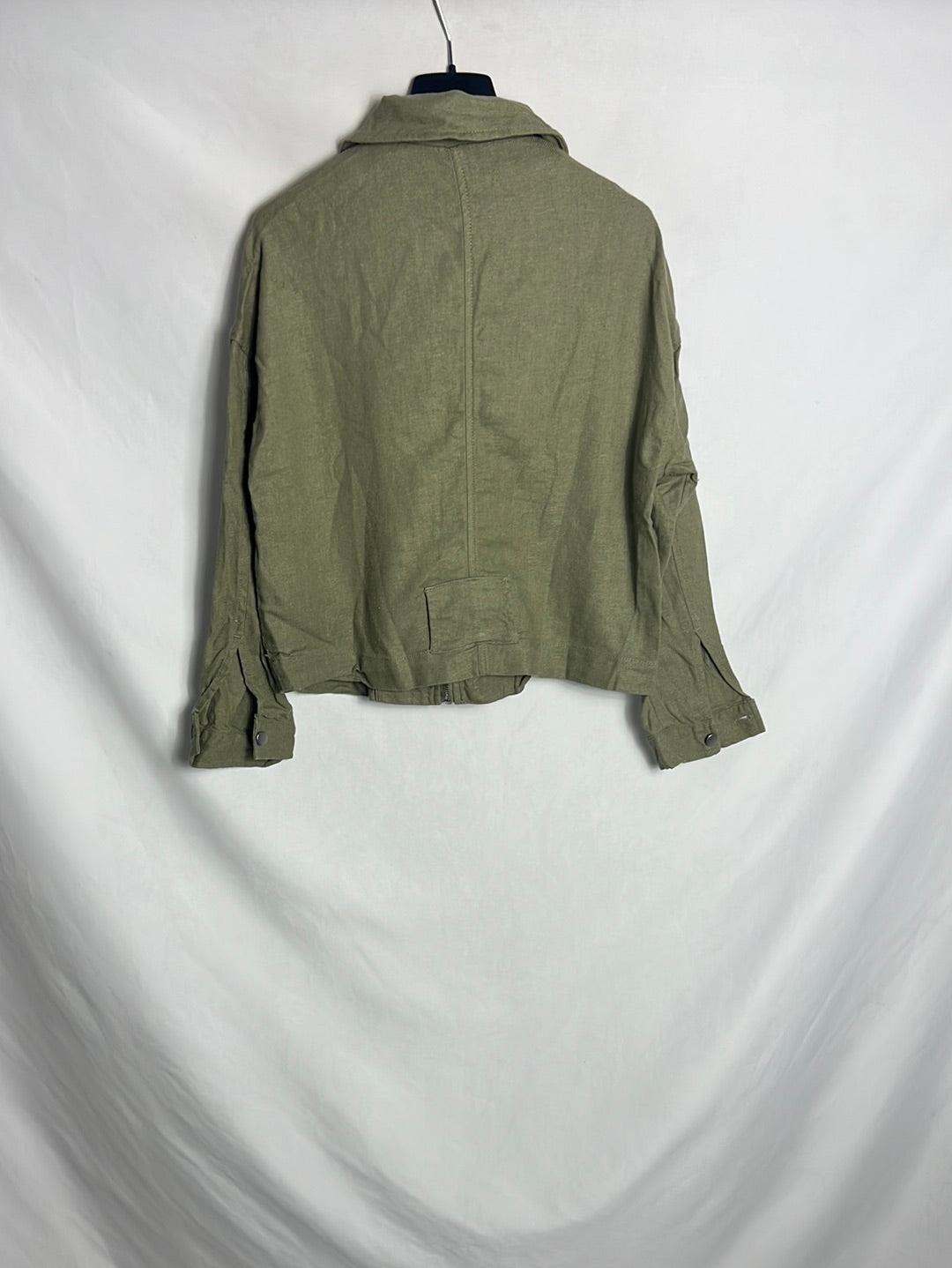 ZARA. Chaqueta fina verde bolsillos. T XS