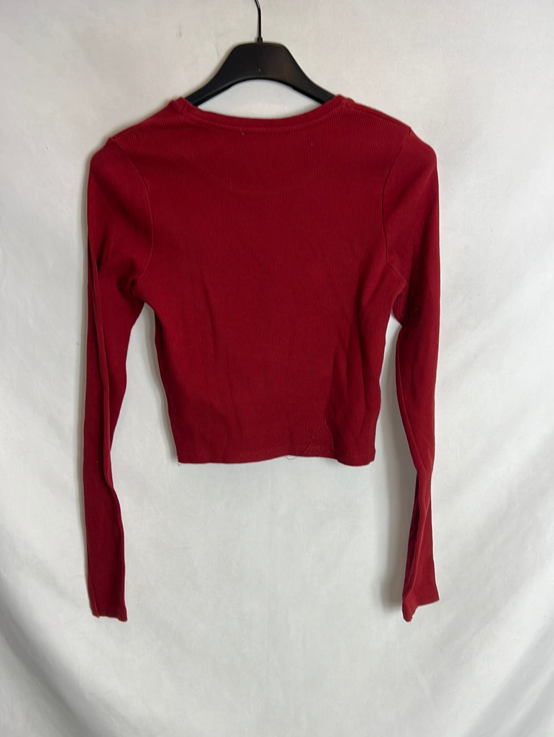 ZARA. Top canalé rojo oscuro. T M