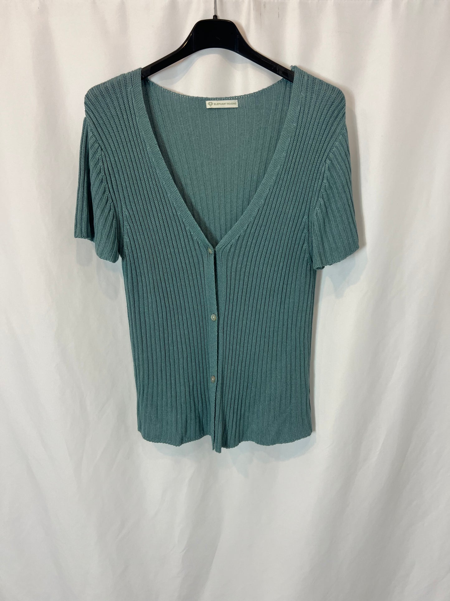 ELEPHANT ROOMS. Blue button-down ribbed top. TM