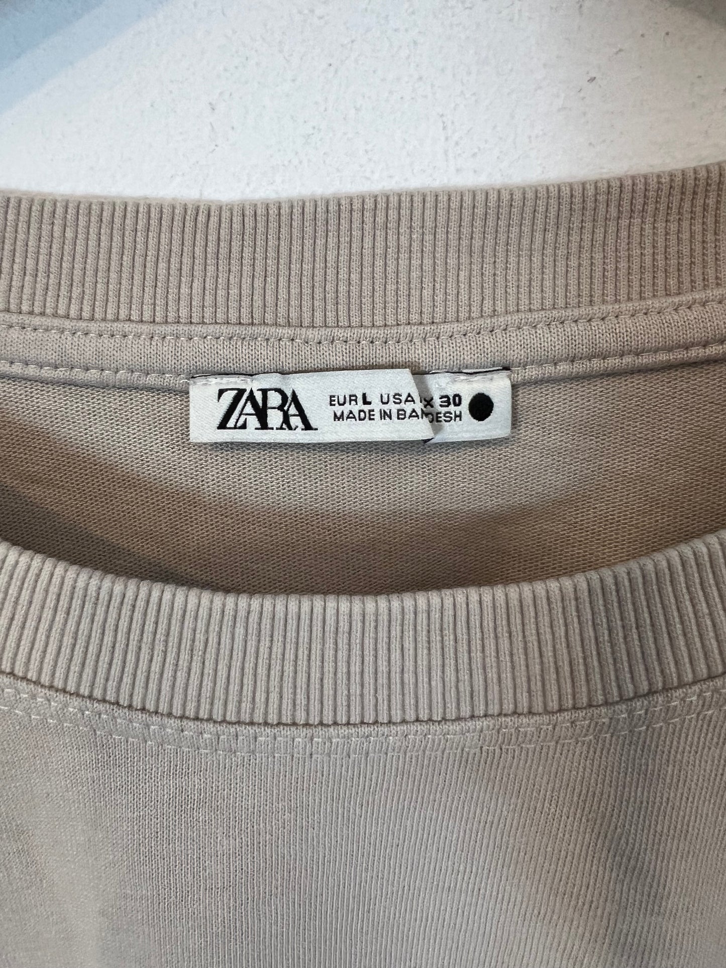 ZARA. Camiseta crop beige. T L