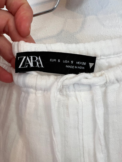 ZARA. Pantalón corto blanco algodón T.s