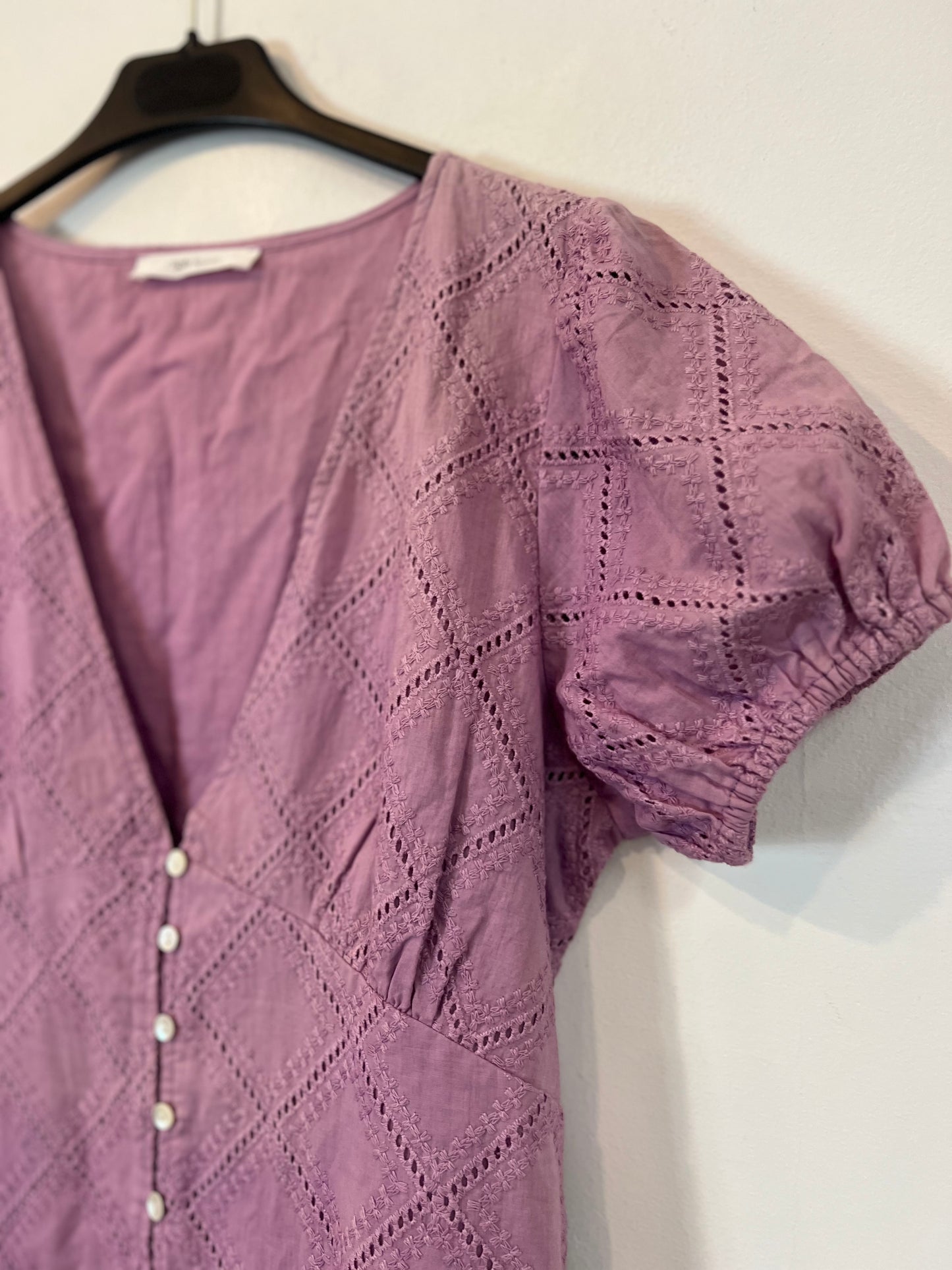 HIGH SPIRIT. Mauve die-cut dress Yours