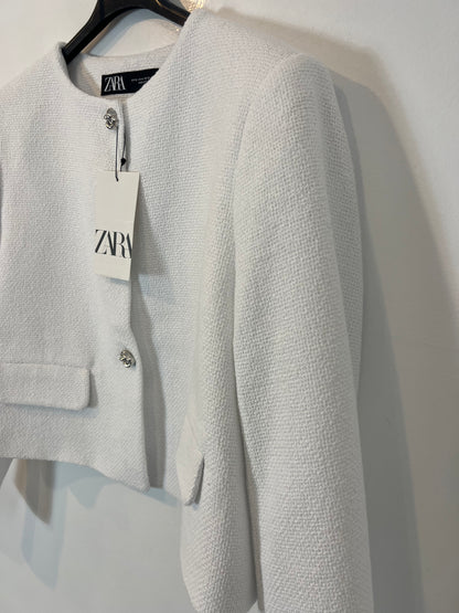 ZARA. Chaqueta blanca textura detalle botones. T XL