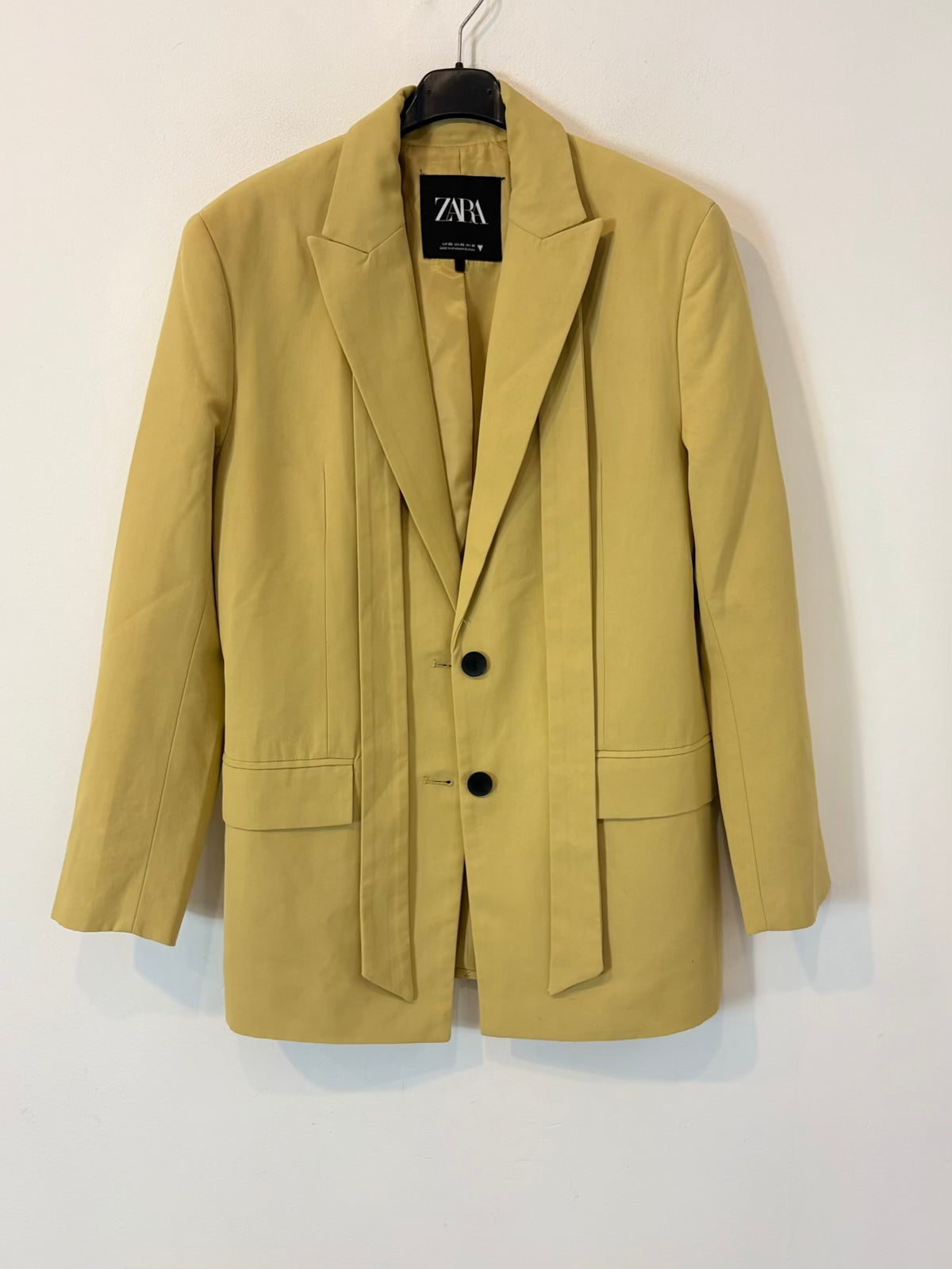 ZARA. Traje de chaqueta en tono pastel lazada